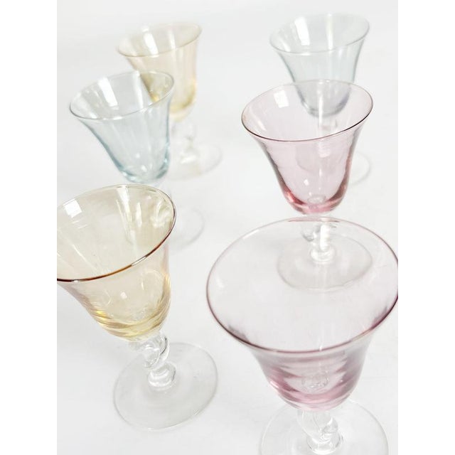20th Century Italian Multicolored Art Glass Carafe and Glasses, Italy, Set of 8 For Sale - Image 10 of 13