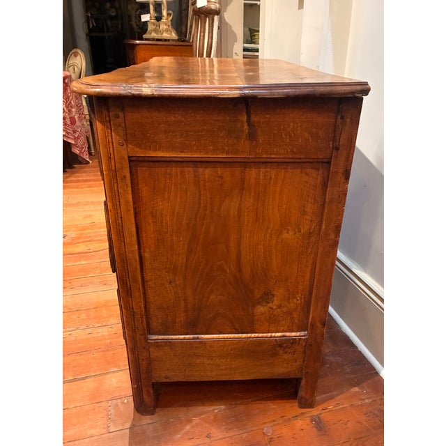 Mid 18th Century Period Rococo French Provincial Commode en Arbelete For Sale In New Orleans - Image 6 of 14