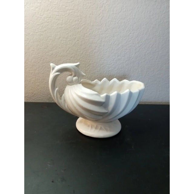 1950s McCoy Beige Scalloped Planter For Sale - Image 4 of 7