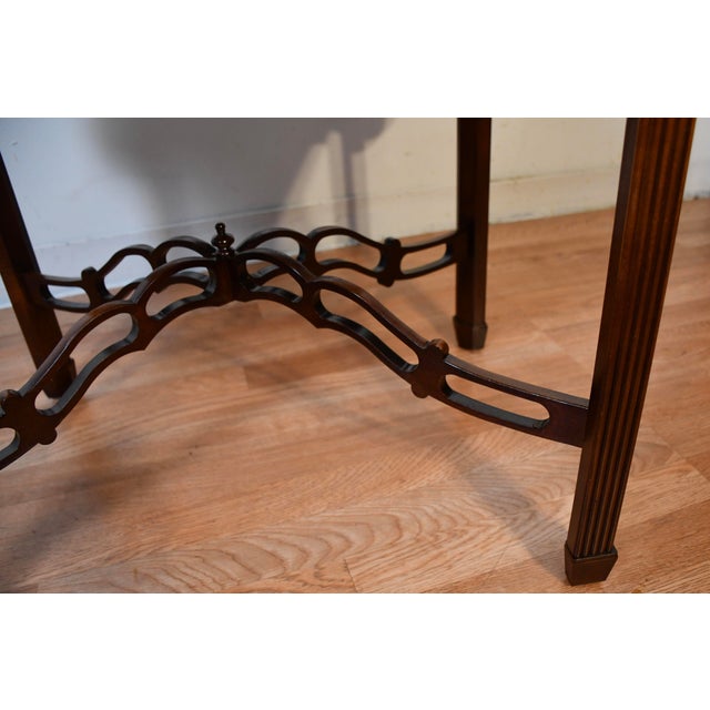 1950s English Chippendale Mahogany Drop-Leaf Side / Pembroke Table For Sale - Image 11 of 17