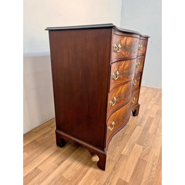 Late 18th Century Ca. 1790s Antique George III Serpentine Mahogany Chest of Drawers For Sale - Image 5 of 13