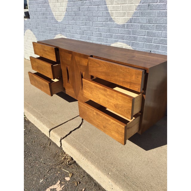Mid-Century Modern Vintage 1960 Mid-Century American of Martinsville Dresser For Sale - Image 3 of 12