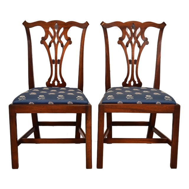 Baker Furniture Style Georgian Carved Mahogany Side Chairs or Dining Chairs, Pair For Sale
