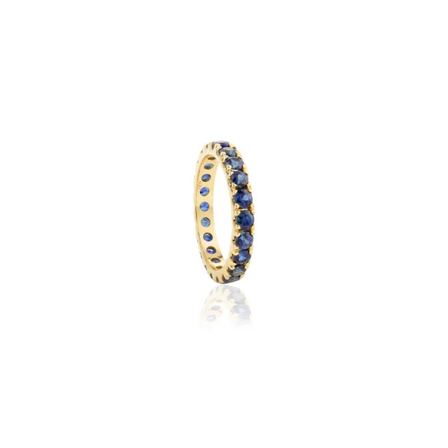Full Eternity Sapphire Unisex Band Ring in 14k Gold Size 5.5 For Sale In New York - Image 6 of 12