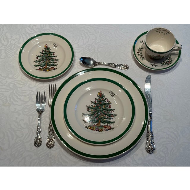 English 1970s Made-in England Spode Christmas Tree Place Setting for 12 - 60 pcs For Sale - Image 3 of 12