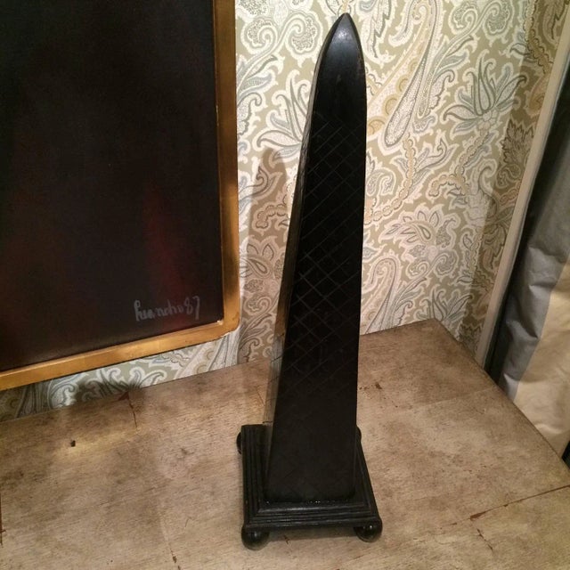 Traditional 1990s Black Obelisk With Black Base And Round Feet For Sale - Image 3 of 3