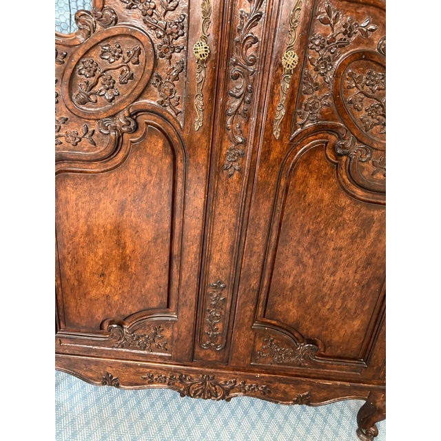 1970s French Provincial Louis XV Lewis Mittman Armoire For Sale In New York - Image 6 of 14