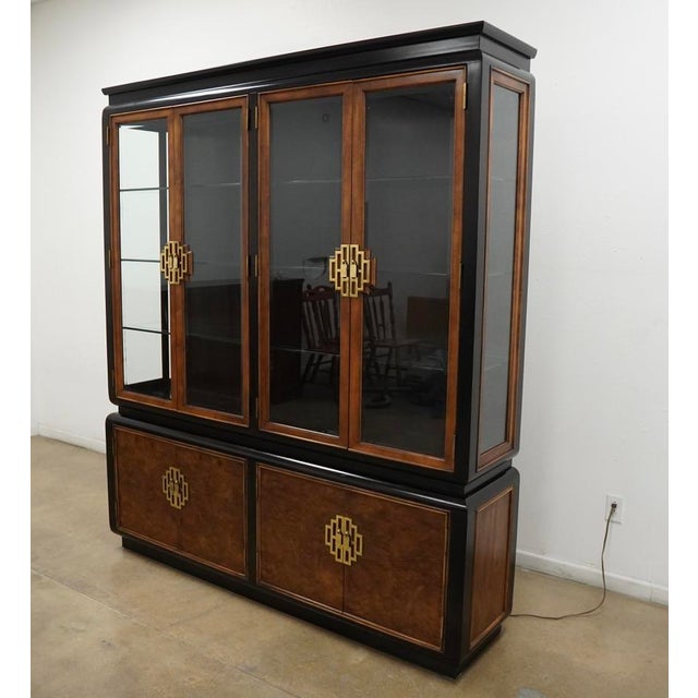 Chinoiserie Vintage Century Chin Hua Chinoiserie Dual Display Cabinet, Attributed For Sale - Image 3 of 18