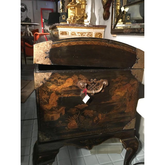 Antique British Lacquered Chest with Chinoiserie Decoration, 1900s For Sale - Image 3 of 9