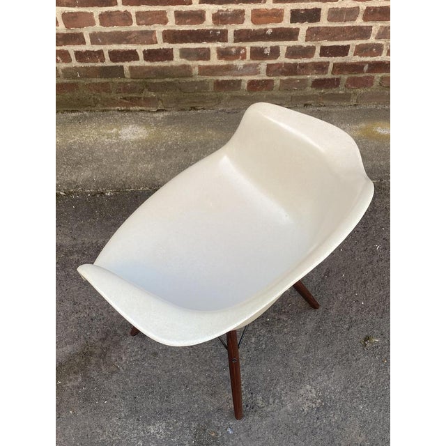 Vintage Fiberglass Armchair in Parchment by Charles Eames for Herman Miller, 1970s For Sale - Image 9 of 16