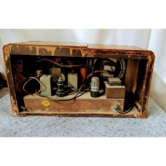 Mid 20th Century Vintage Montgomery Ward Airline Table Tube Radio 1938 For Sale - Image 5 of 7