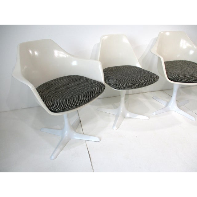 Mid 20th Century Mid Century Tulip Table and Chairs Set by Burke in the Style of Saarinen For Sale - Image 5 of 16