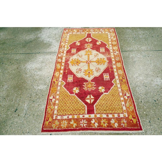 Galerie Shabab Collection Mid-20th Century Turkish Oushak Rug For Sale - Image 4 of 8