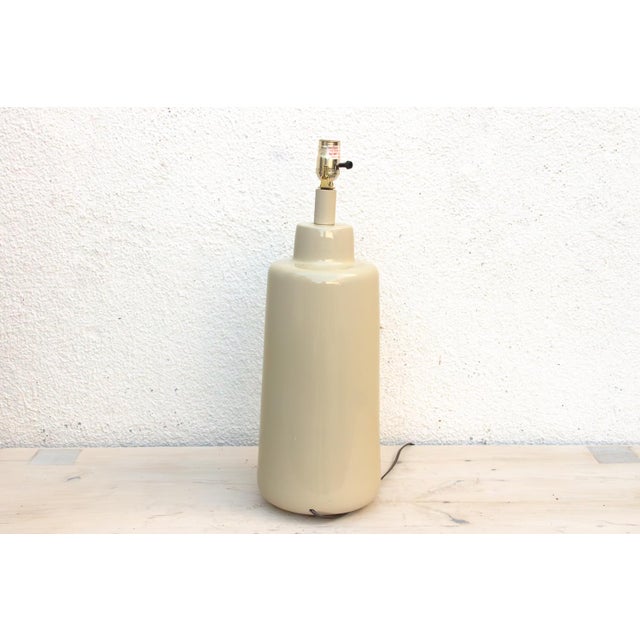 Vintage Buttercream Pottery Lamp For Sale - Image 4 of 7