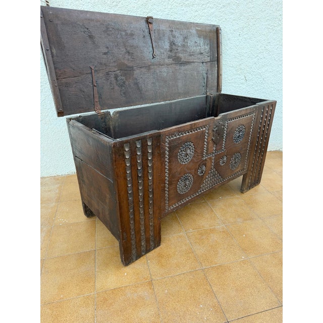 19th Century Antique Spanish Carved Wooden Chest with Geometric Motifs, 1850 For Sale - Image 5 of 15