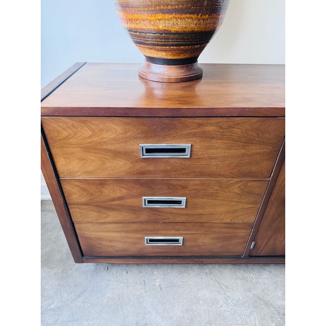 1960s American of Martinsville Low Dresser For Sale - Image 9 of 9