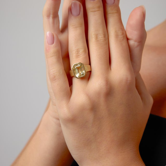 1950s Gia 8.00 Carat Ceylon No Heat Yellow Sapphire 18k Yellow Gold Bezel Set Ring, Size 6 For Sale - Image 4 of 7