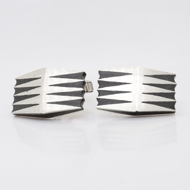 1970s 1970s Pair of Tono De Taxco Peidra Negra Sterling Silver & Onyx Modernist Cufflinks For Sale - Image 5 of 10