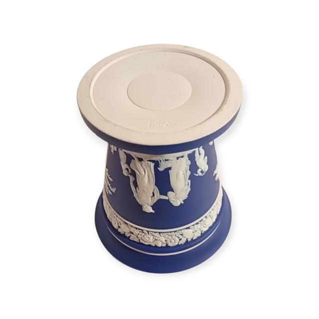 Pristine Vintage Wedgewood Cobalt Blue Jasperware Trumpet Frog Vase Circa 1969 For Sale - Image 10 of 13