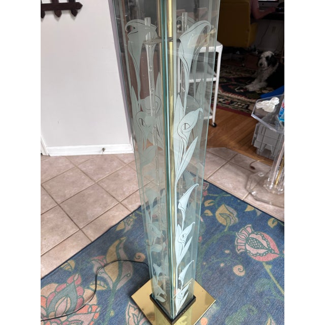 1980s Vintage Hollywood Regency Etched Lily Floor Lamp in the Style of Frederik Raymond For Sale - Image 5 of 10