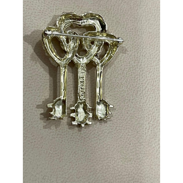 Cartier Key to My Heart 18 Karat Yellow Gold Three Heart Textured Key Pin Brooch For Sale - Image 11 of 18