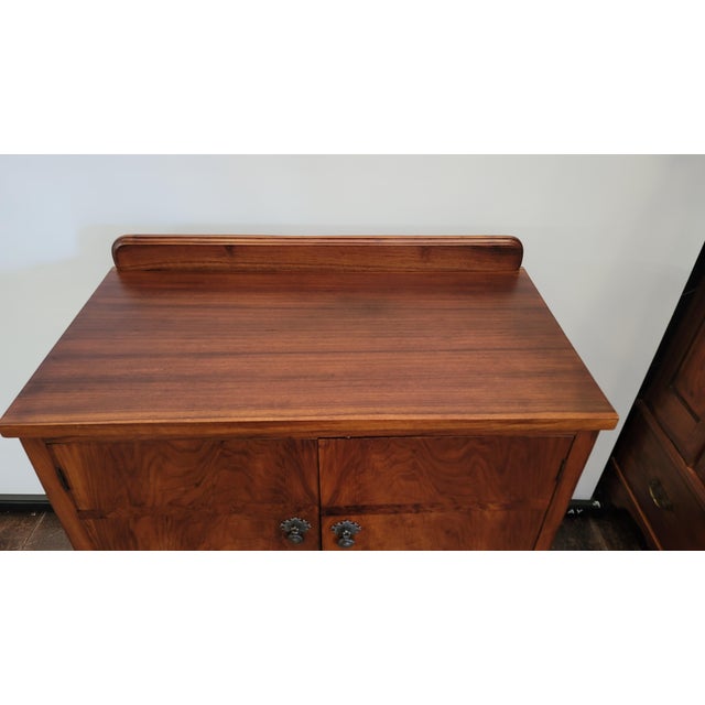 A wonderful 1930s Art Deco Hyboy Dresser. Walnut and Elm wood, some King wood as well. Has lots of storage and two...