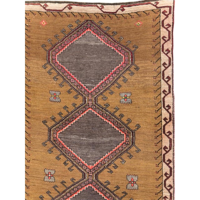 Tribal Galerie Shabab Collection Mid-20th Century Turkish Tribal Room Size Carpet For Sale - Image 3 of 10