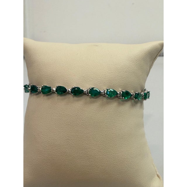 2020s 12 Ct Natural Pear Shape Emerald Cocktail Tennis Bracelet 14 Kt White Gold 7" For Sale - Image 5 of 8