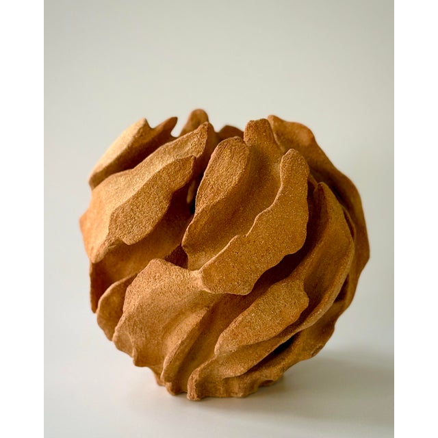 Measurements: Width: 19 cm Height: 19 cm In the Geoma Kurinuki 11 series, each piece is constructed by hollowing out a...