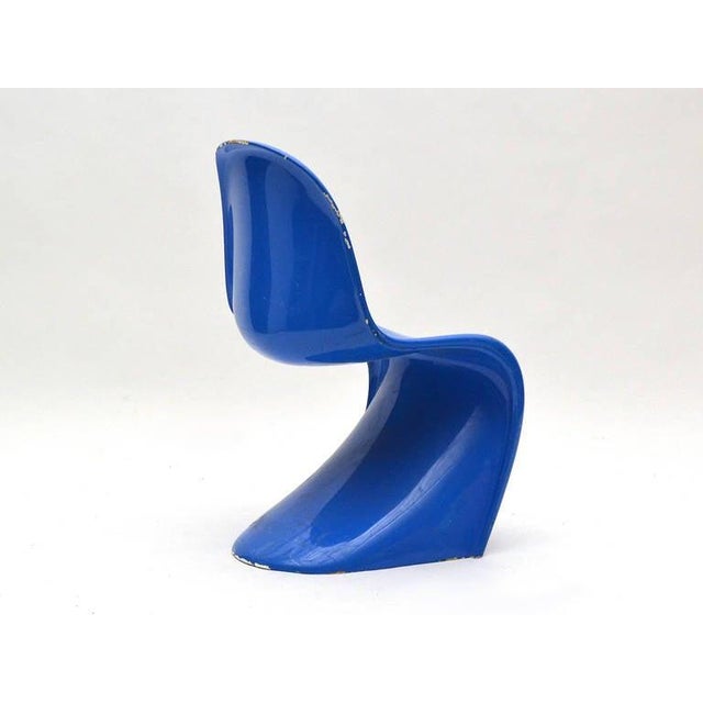 The Panton chair is an important icon of modern design and has a fascinating history as Verner Panton experimented with a...