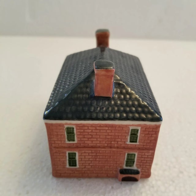 Royal Goedewaagen Delft Holland George Wythe House & Kings Arms Barbershop Williamsburg For Sale - Image 4 of 9