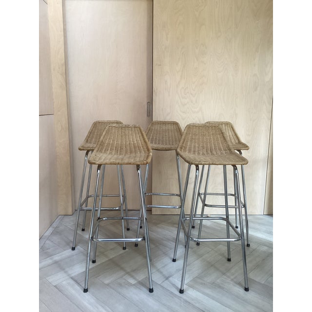 Rattan Bar Stools in the style of Perriand, 1970s, Set of 5, in Good conditions. Designed 1970 to 1979