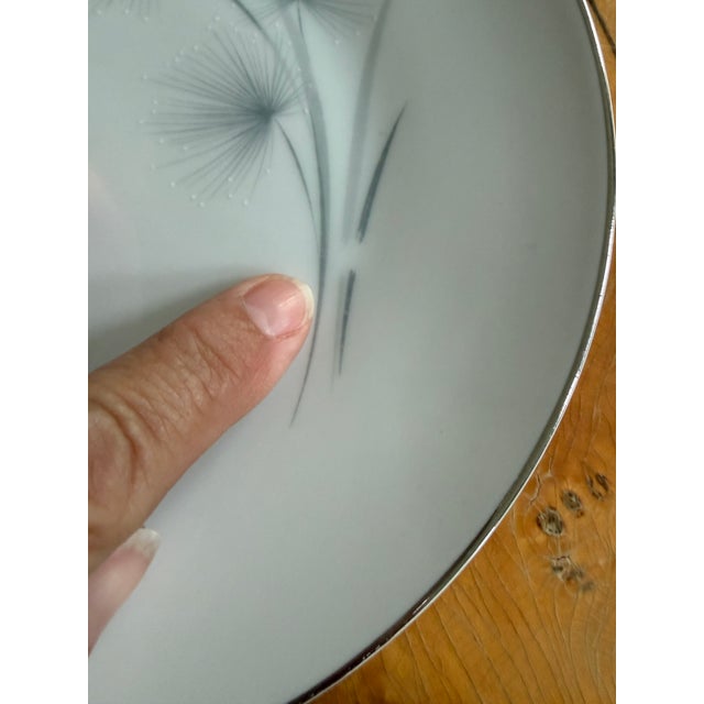 1950s Set of Seven (7) Hutschenreuther Caribe Salad Plates 7.75 Inch German Porcelain White Blue Gray Platinum Rim Minimalist For Sale In Chicago - Image 6 of 6