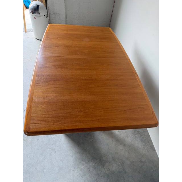 1970s Mid-Century Danish Modern Ansager Møbler Teak Expandable Dining Table With Two Leaves For Sale - Image 13 of 15