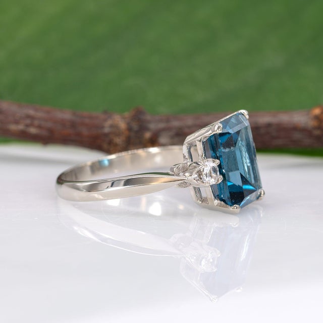 4Ct London Blue Topaz Estate Ring With Natural Diamond Accents: Solid 10k Gold, Size 6.75 For Sale In Columbus - Image 6 of 9