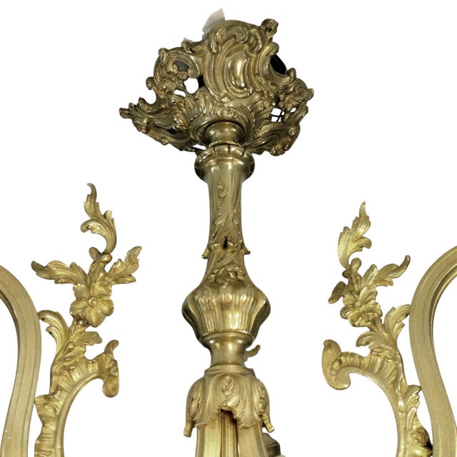 Antique French Art Nouveau Bronze 4-Light Chandelier with Frosted Glass Tulip Flower Shades and Acanthus Leaves, 1890s For Sale - Image 4 of 18