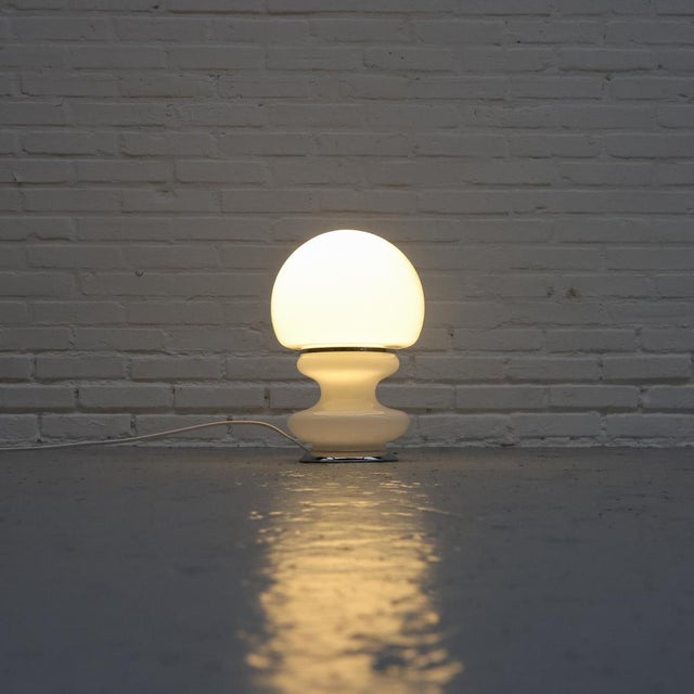 White Italian Space Age Glass Table Lamp, 1970s For Sale - Image 8 of 13