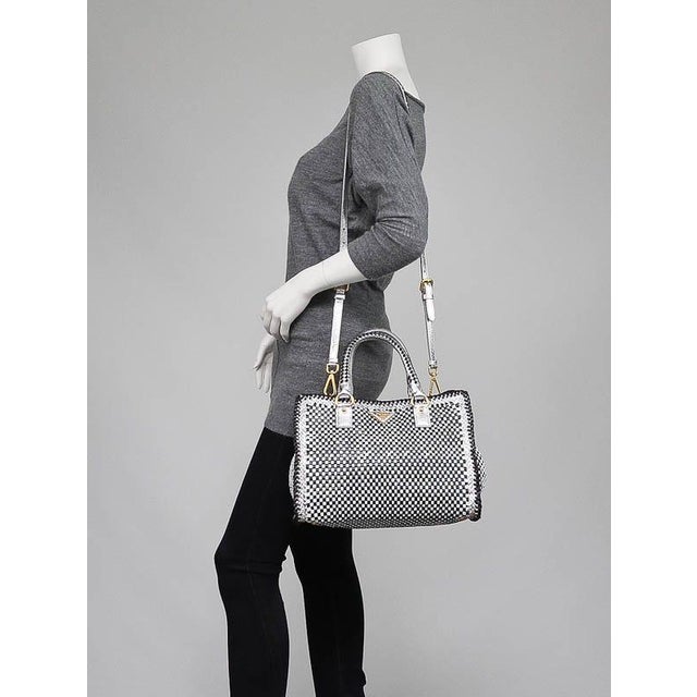 Prada Madras Top Handle Satchel Navy Silver Shoulder Blue Leather Tote HandBag For Sale In Los Angeles - Image 6 of 10