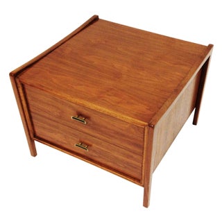 Mid-Century Modern End Table For Sale