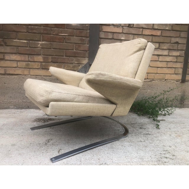 There are visible signs of wear on the front of the armrests, but these are limited. (See the close-ups for details) This...