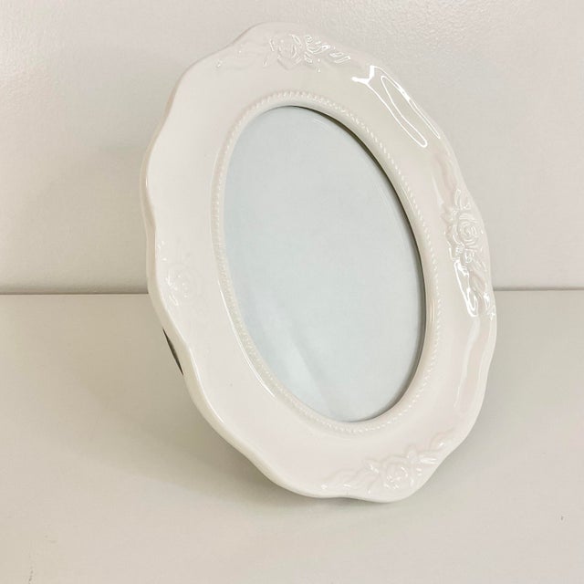 Vintage Art Nouveau Victorian Farmhouse Ceramic Oval Photo Frame. For Sale - Image 4 of 9