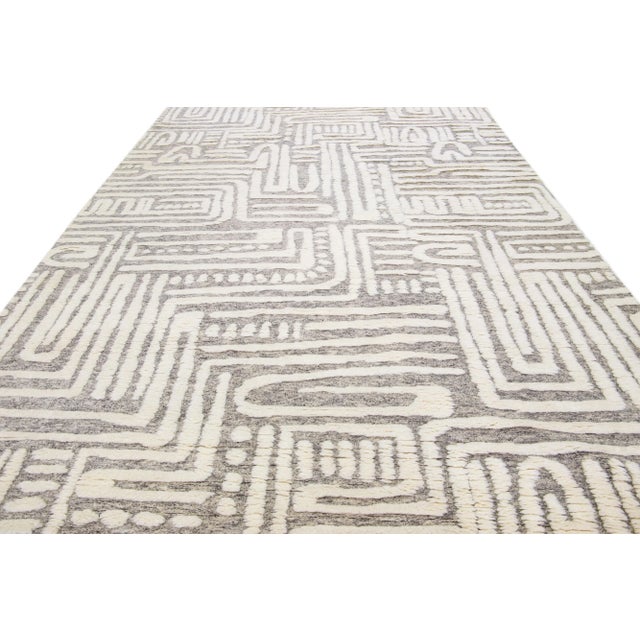 Abstract Light Grey Modern Moroccan Style Handmade Abstract Designed Wool Rug by Apadana For Sale - Image 3 of 8