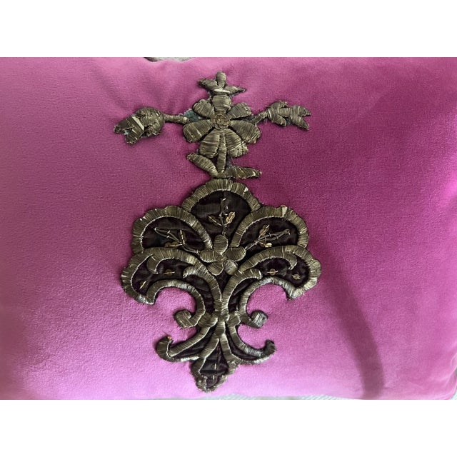 Mid 19th Century Italian Hand Embroidery Pillow With Metal Gold Wire on Magenta Velvet For Sale In West Palm - Image 6 of 7
