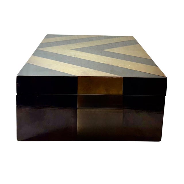 Mid 20th Century American Black Lacquer Box With Brass Inlay For Sale In Tampa - Image 6 of 10