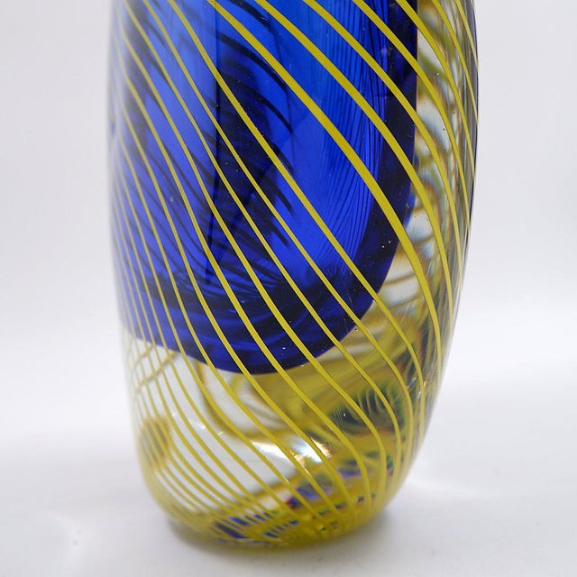 Blue Flattened Optical Twisted Vase with Yellow Twist For Sale - Image 4 of 13