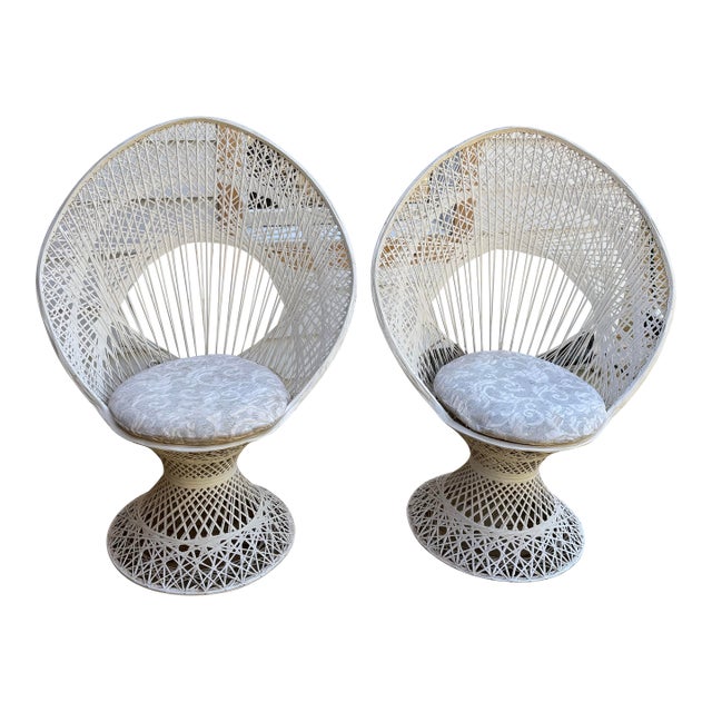 1960s Pair of Russell Woodard Spun Fiberglass Peacock Fan Throne Chairs For Sale