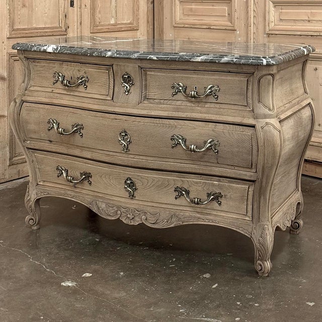Antique 19th Century Country French Louis XV Bombe Commode in Stripped Oak With Gray Marble For Sale In Dallas - Image 6 of 18