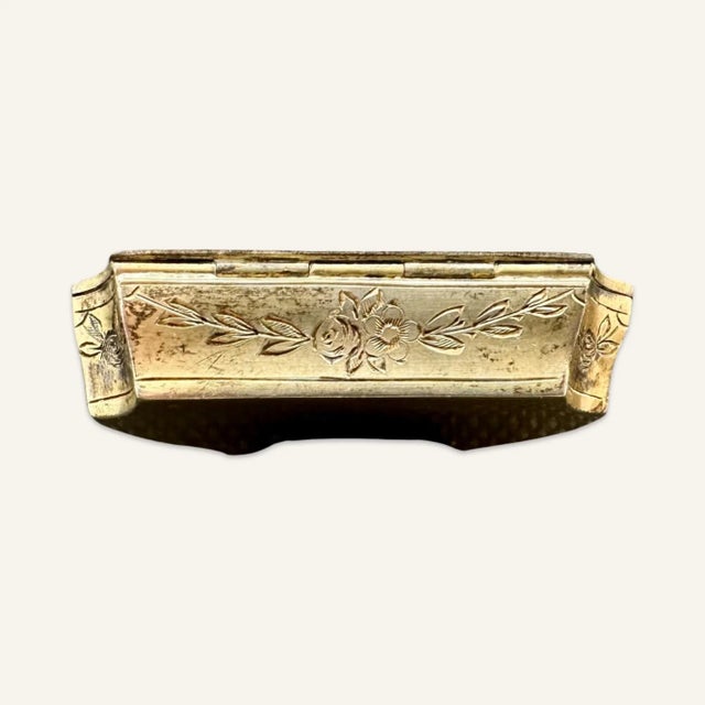 Beaux-Arts Early 1900s Silver Pill Box With Gold Wash Interior and Repousse Decoration For Sale - Image 3 of 5