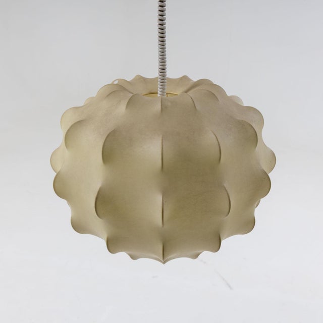 Metal Cocoon Pendant Lamp in the style of Tobia Scarpa, Italy 1960s For Sale - Image 7 of 9