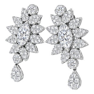Late 20th Century Pair of 18K White Gold Diamond Drop Earrings Estate For Sale